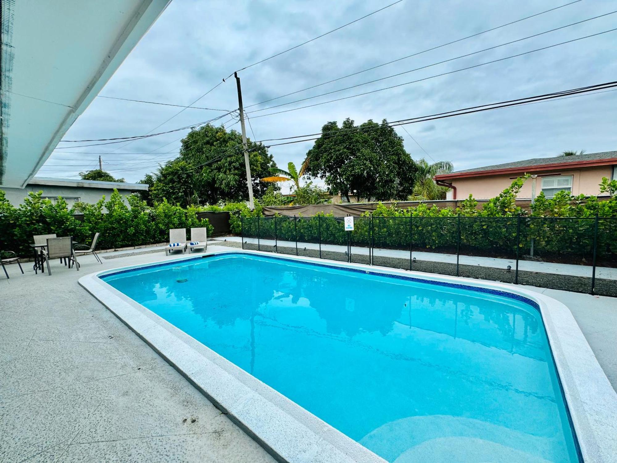 Tropical Villa Pool Courtyard & Garden View 포트 로더데일 외부 사진