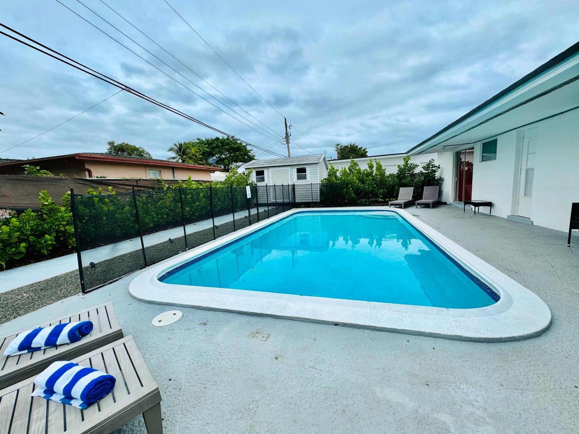 Tropical Villa Pool Courtyard & Garden View 포트 로더데일 외부 사진