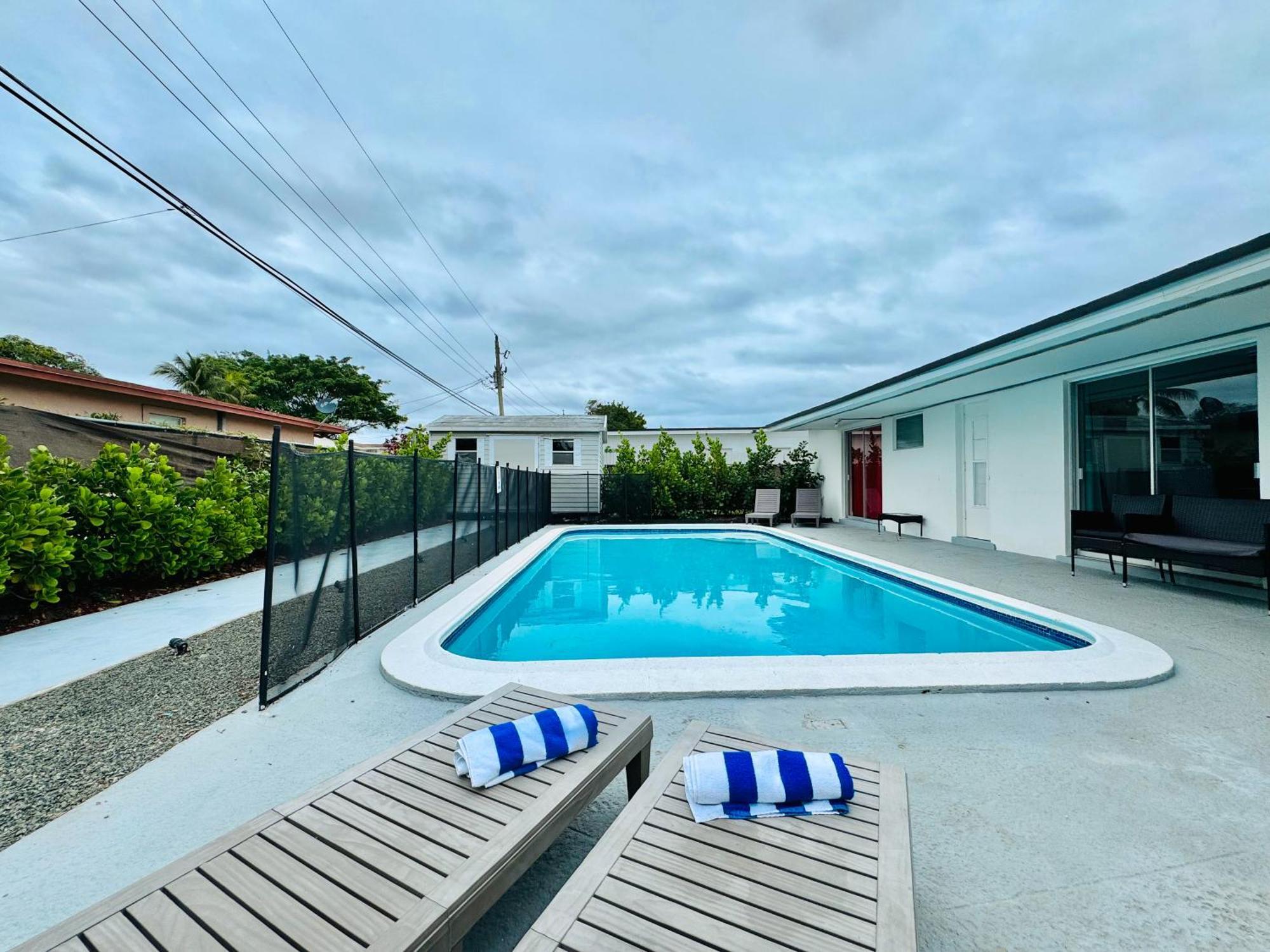 Tropical Villa Pool Courtyard & Garden View 포트 로더데일 외부 사진